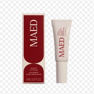 NWT MAED A moisturizing, exfoliating lip scrub transitions into a creamy balm.